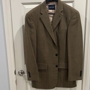 Nautica Men's Tan Sport Coat. Made of Wool and Cashmere. Size 40R